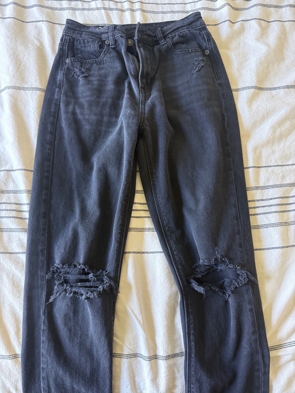 American Eagle Black Ripped Mom Jean \ Size 0 Long